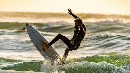 best surfboard for beginners: Surfer wiping out 