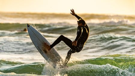 best beginner surfboard: Pictured hee, Surfer wiping out 