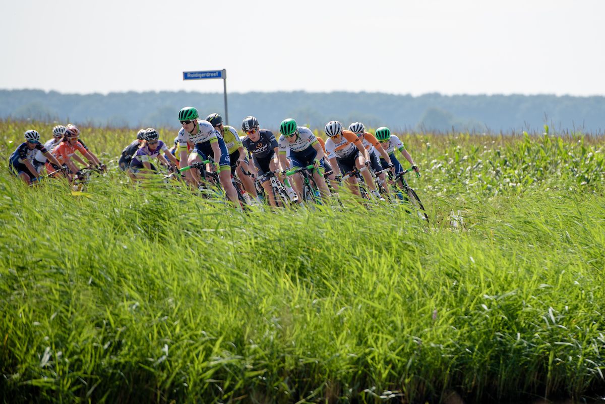 Orica AIS have numbers in the front in the early skirmishes