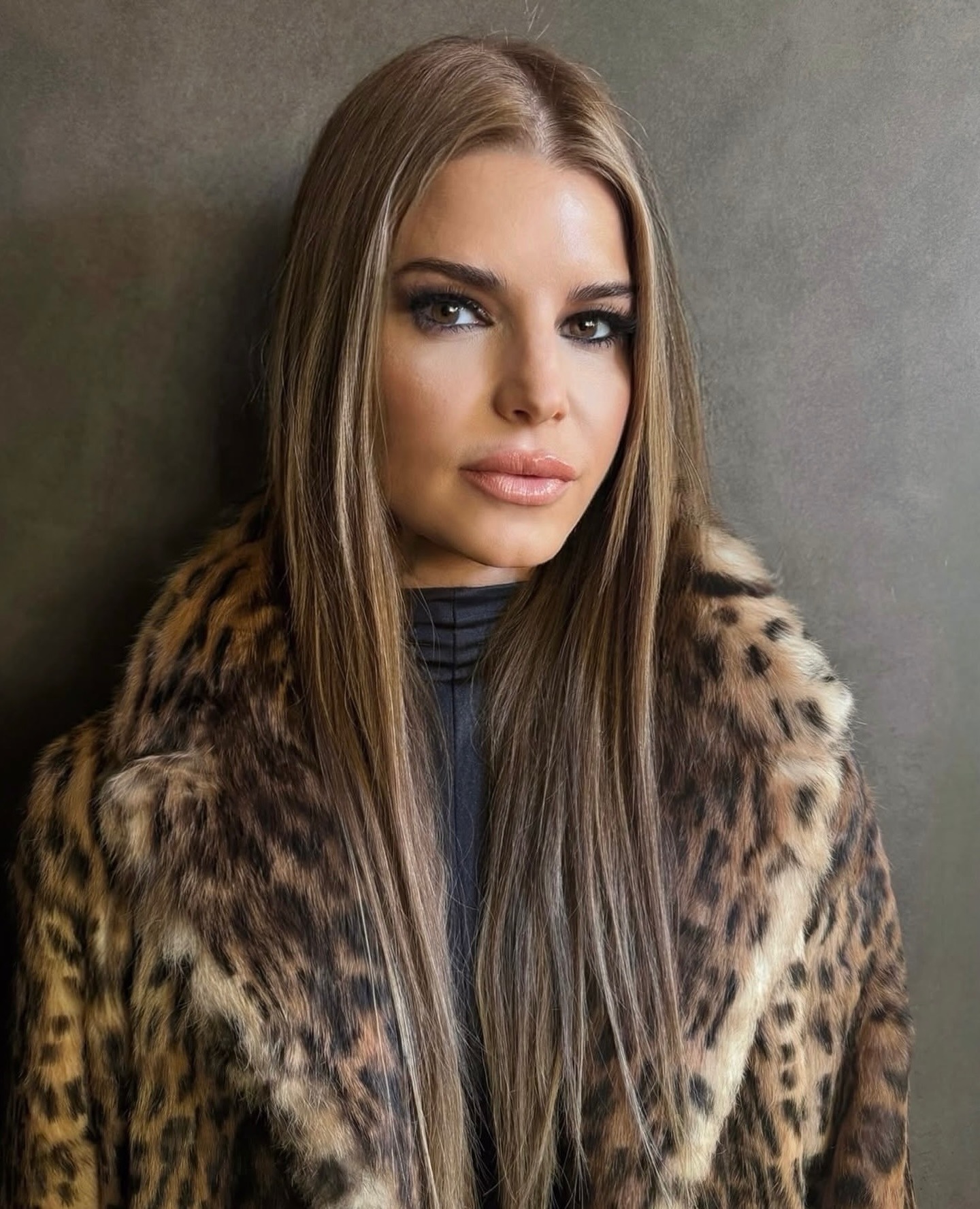 Photo of Jessica Simpson with hot chocolate brunette hair