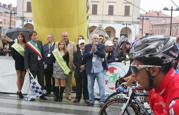 Dignitaries kick off the Gran Premio Citt&agrave; di Modena