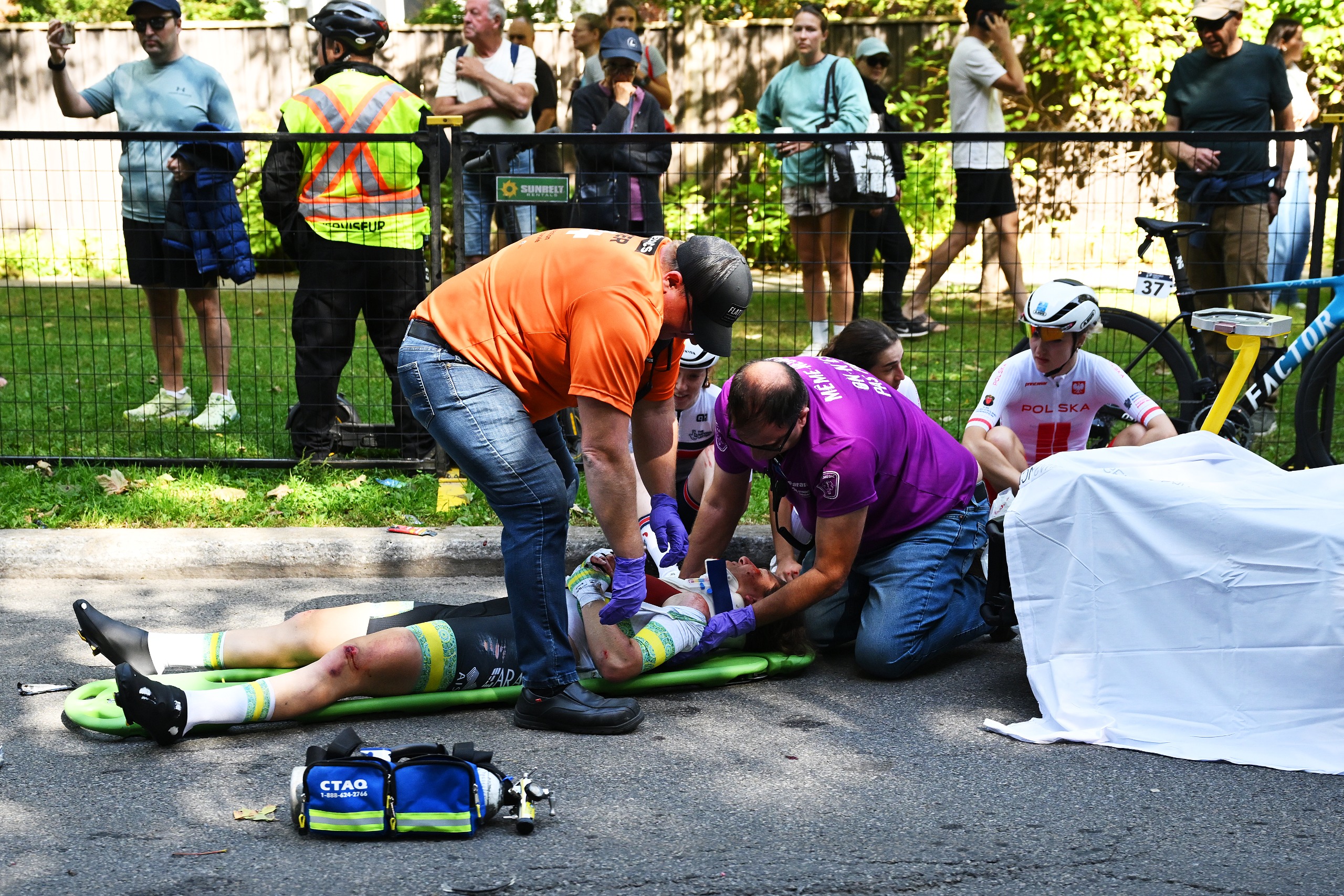 Lauretta Hanson and Team Australia is treated by medical services during the UCI Road World Championships Montreal 2026