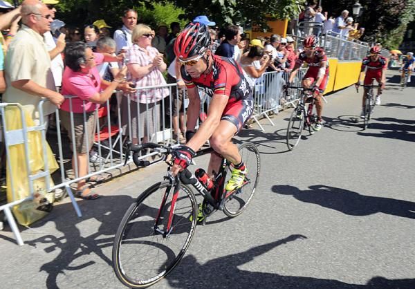 Cadel Evans (BMC) suffered through stage 16 and dropped from 4th to 7th on general classification.
