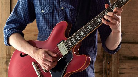 Guitarist playing arpeggio on a Gibson ES-335 electric guitar