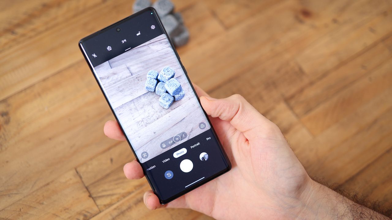 A photo of the 200MP Motorola Edge 30 Pro
