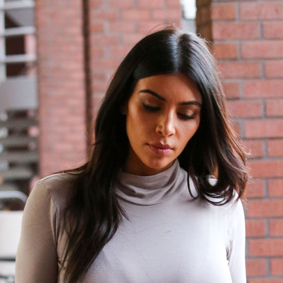 Kim Kardashian Reveals Anxiety Struggle on New Episode of Keeping Up ...