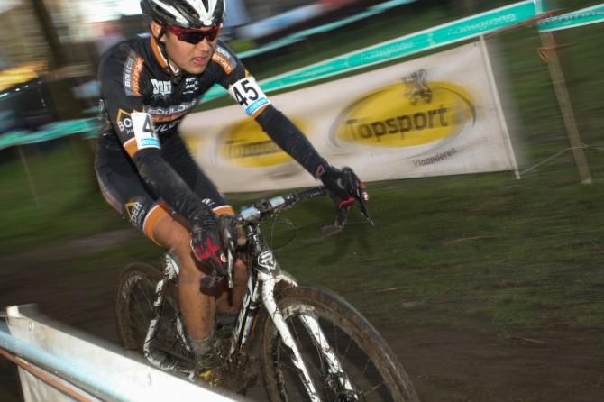 In the early morning hours in Loenhout, Chris Key warms up on the trainer avoiding the rain.