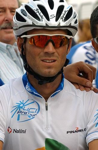 Alejandro Valverde (Caisse d'Epargne) waiting for the start