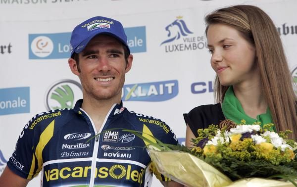 Romain Feillu (Vacansoleil) gets the flowers.