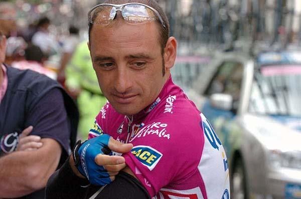 Paolo Bettini (QuickStep) gets ready to ride this morning