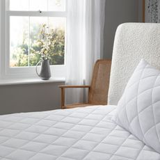 The Fine Bedding Company Anti Allergy Mattress Protector
