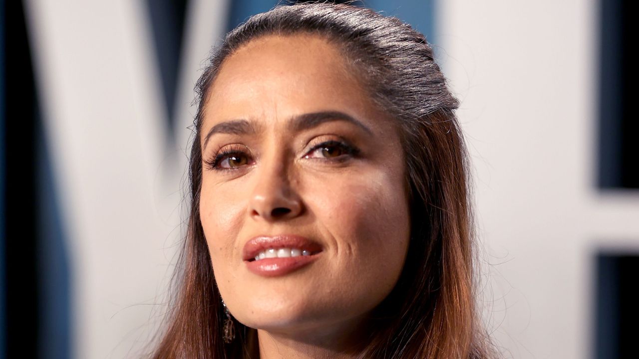 beverly hills, california february 09 salma hayek attends the 2020 vanity fair oscar party hosted by radhika jones at wallis annenberg center for the performing arts on february 09, 2020 in beverly hills, california photo by rich furyvf20getty images for vanity fair