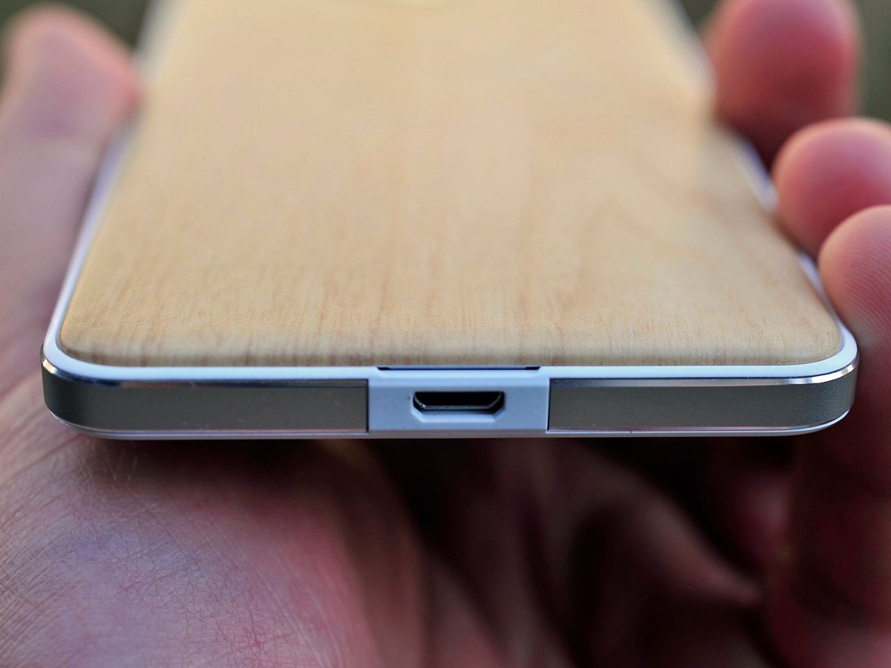 Mozo Light Wood back cover for the Lumia 650