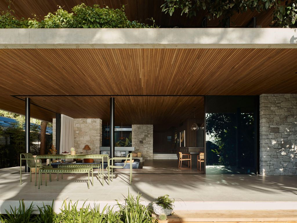 This new waterside house brings open-plan modernism to an Australian ...
