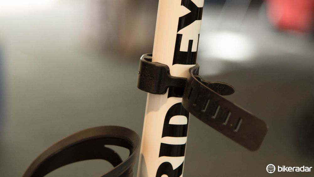 This strap tells a Campagnolo EPS battery to switch off