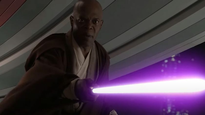 Samuel L. Jackson in a Jedi robe, holding his light saber forward in Star Wars: Revenge of the Sith