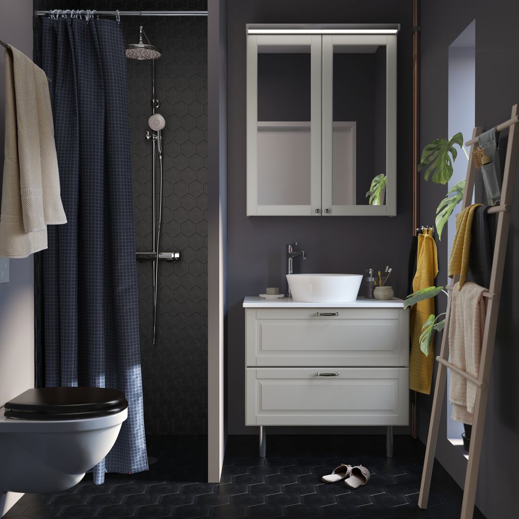 Small bathroom mirror ideas – 11 small bathroom mirror looks | Real Homes