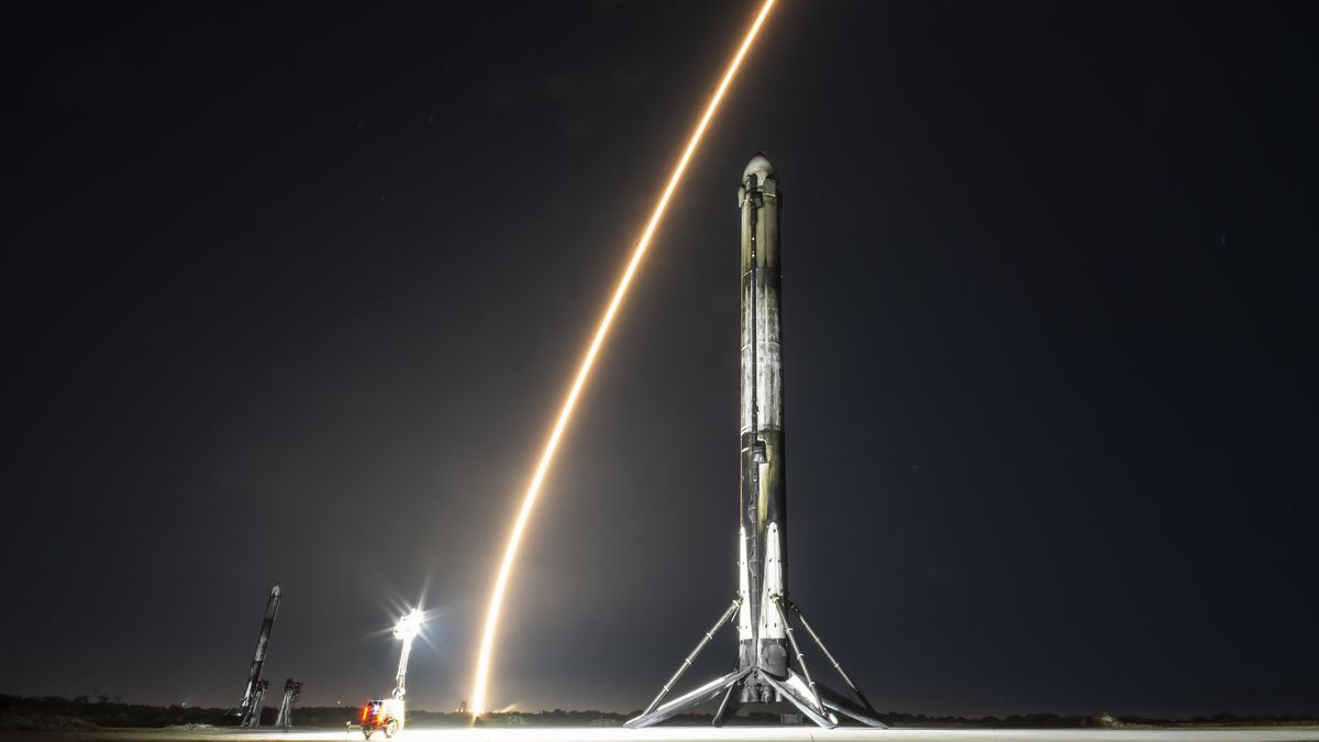 Il razzo SpaceX Falcon 9 lancia in orbita 23 satelliti Starlink per il volo finale nel 2023