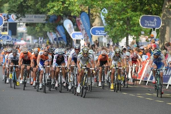 The peloton speeds through London on the Tour of Britain's last stage