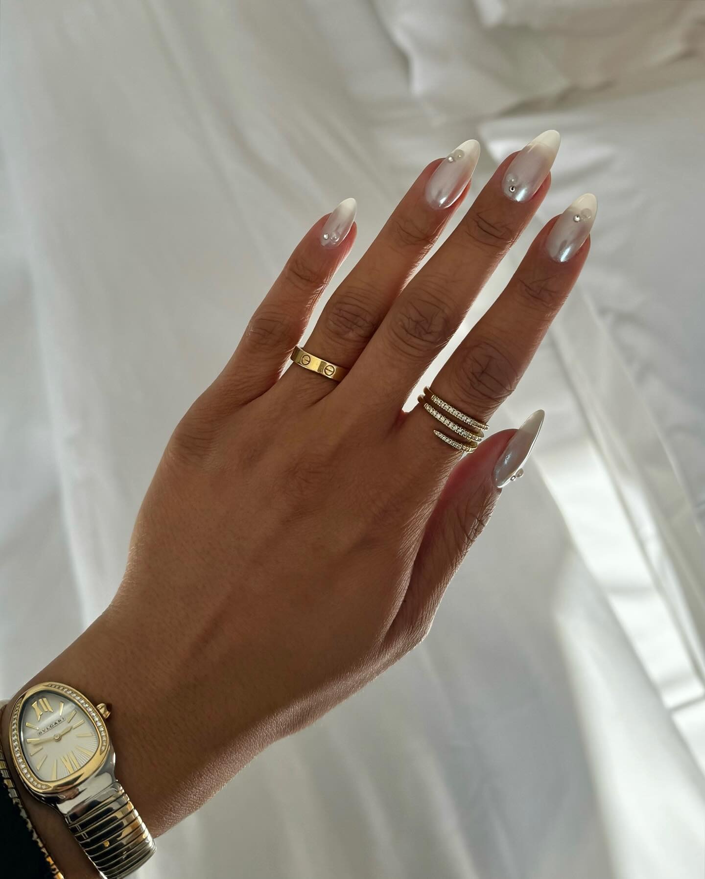 A long, almond-shaped pearl manicure
