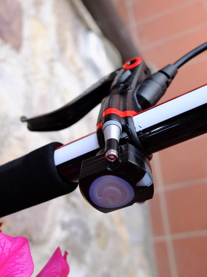 The wireless eLECT handlebar control for Magura's new DLO2 smart lockout system