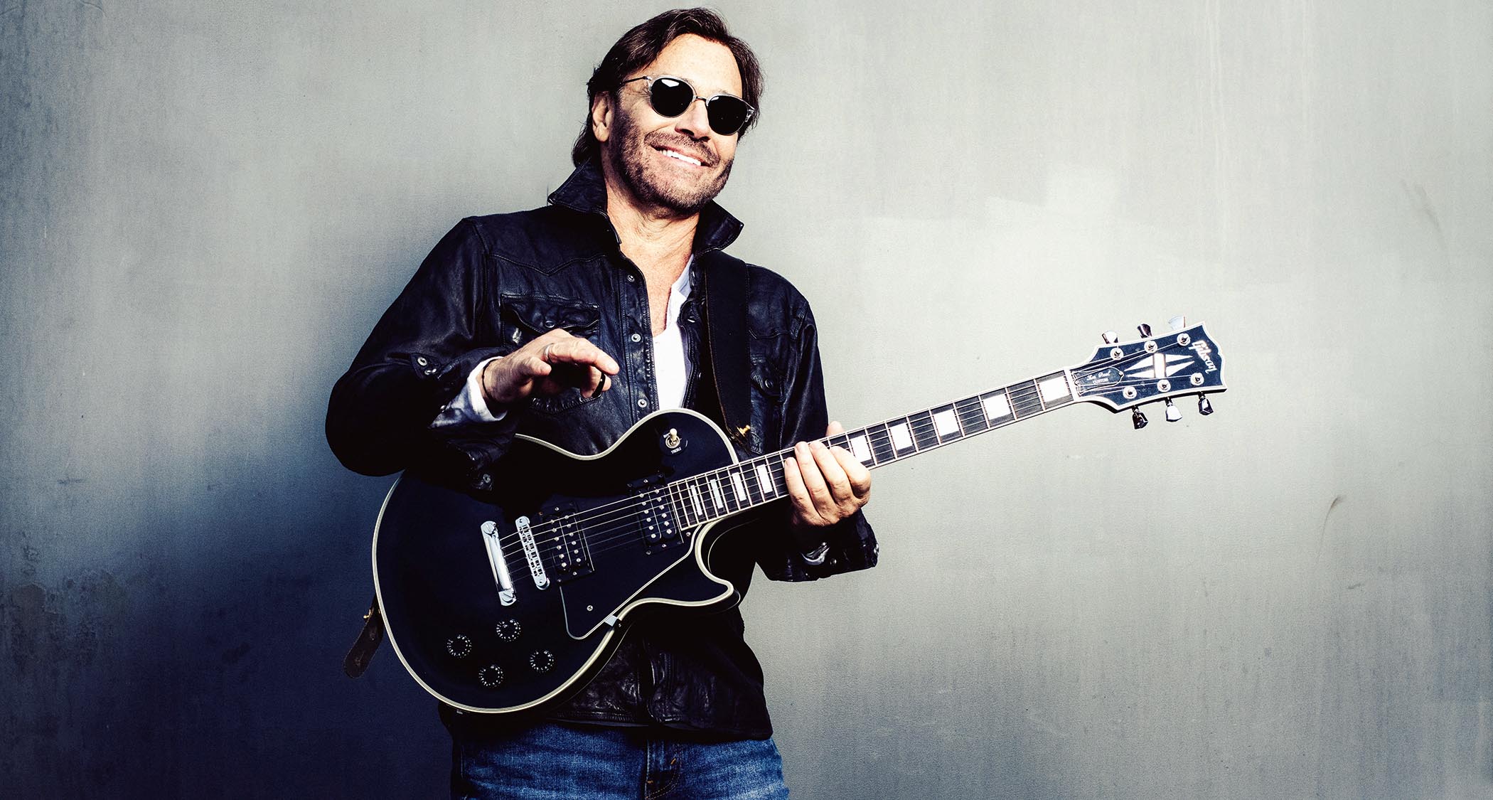 Al Di Meola with his Les Paul Custom