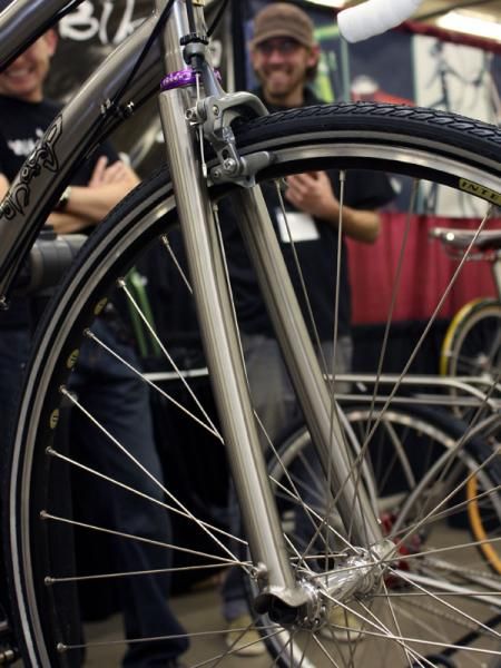 Black Sheep also built a matching titanium fork with fender mounts at the dropouts.