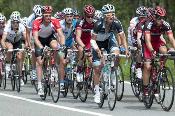 The peloton underway in Austria