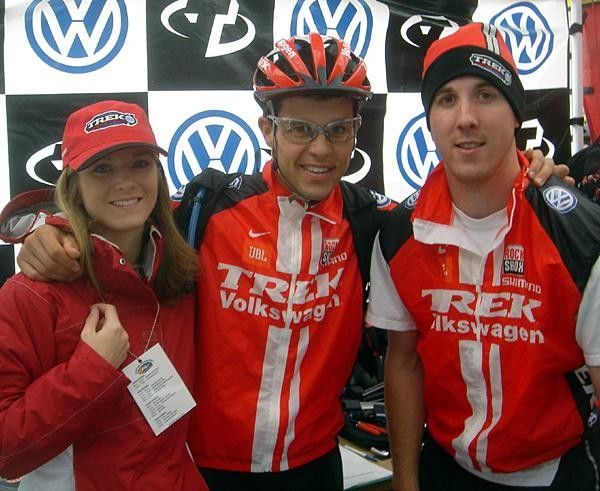 Chris Eatough (centre)
