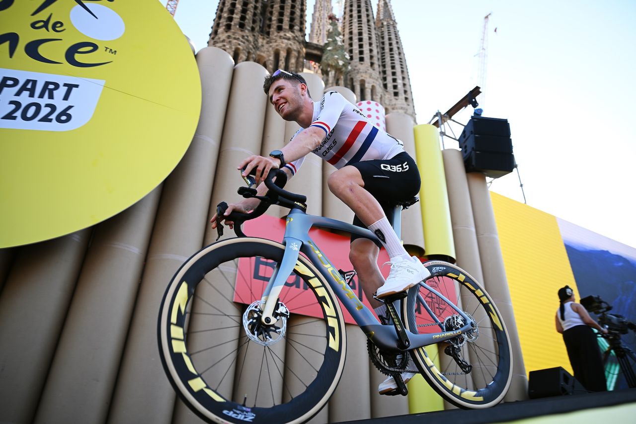 Fred Wright rides wearing the British champion's jersey