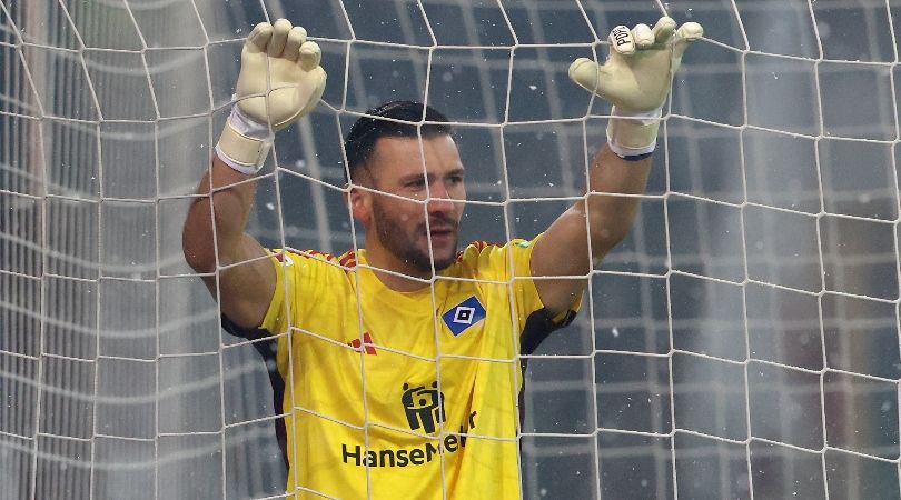 Hamburg goalkeeper Daniel Heuer Fernandes looks dejected after scoring an own goal against St. Pauli in December 2023.