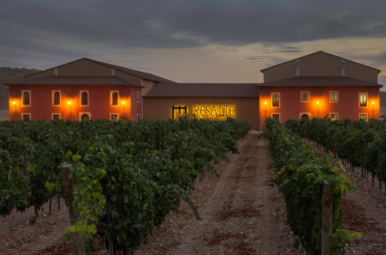 RESALTE_bodega_night.jpg