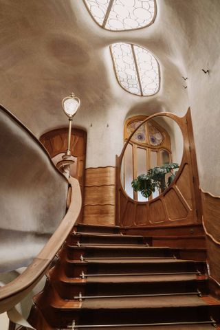 facade and curved features of Casa Batlló in barcelona, distinctive parts of antoni gaudi architecture