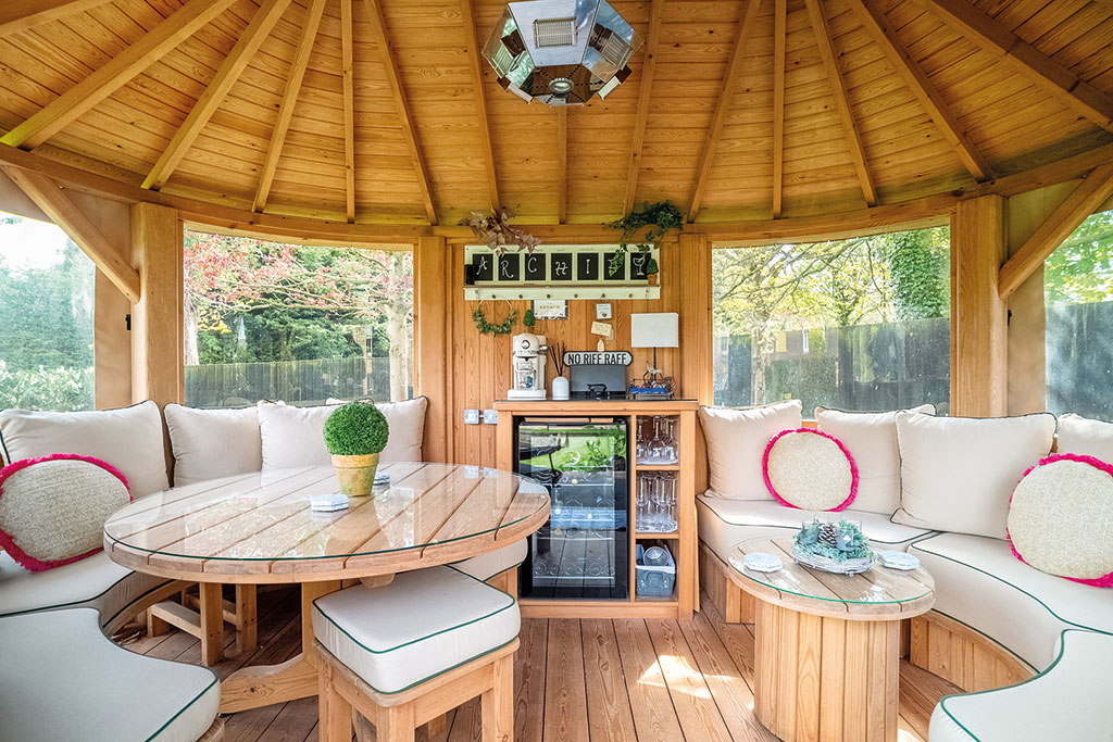 Properties for sale with summer houses: The Manor House, Great Harrowden, Northamptonshire