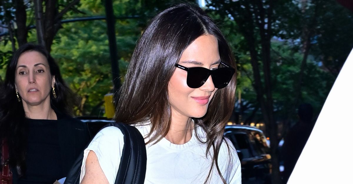 How NYC It Girls Are Styling Jeans and a T-Shirt in Fall 2026