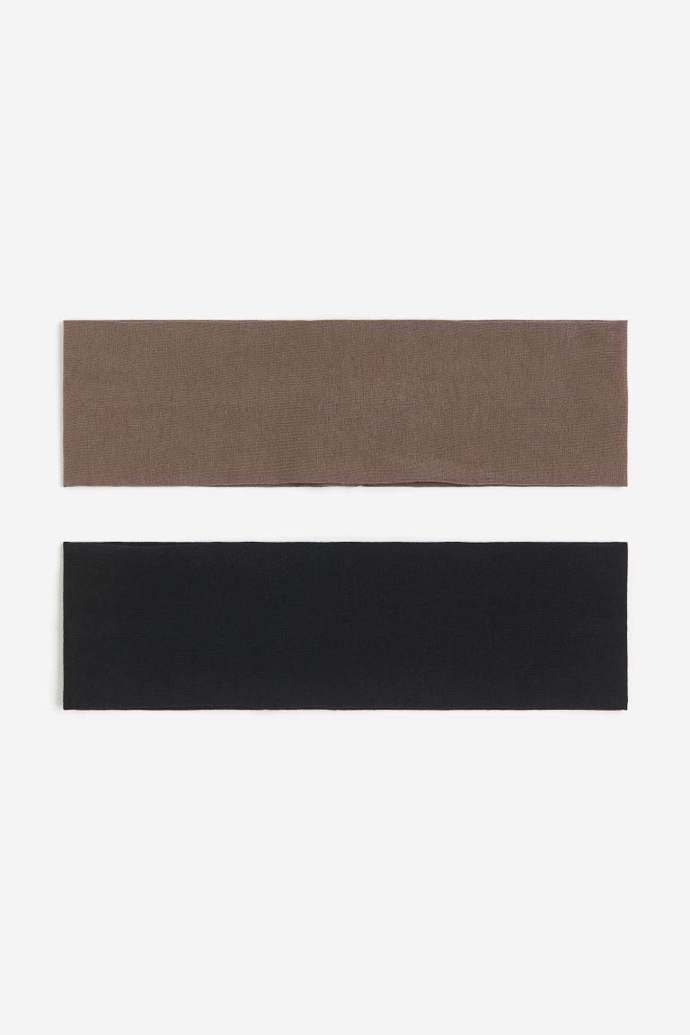 missing-image 31 قطعة أزياء مستوحاة من برادا يمكنك شراؤها لفصل الربيع