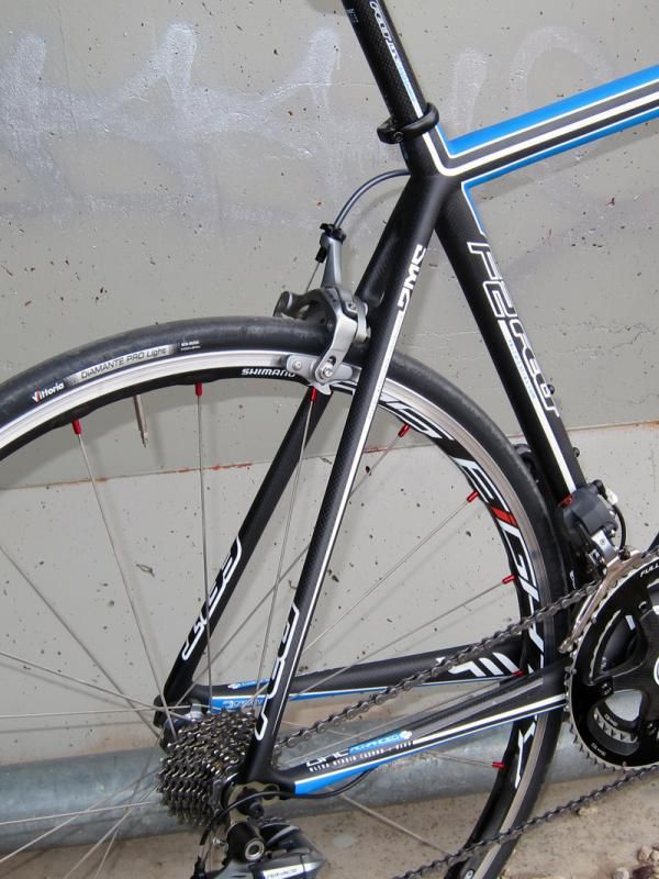 The stays are relatively small in diameter but still not nearly as slender as some models from Cerv&eacute;lo or Canyon
