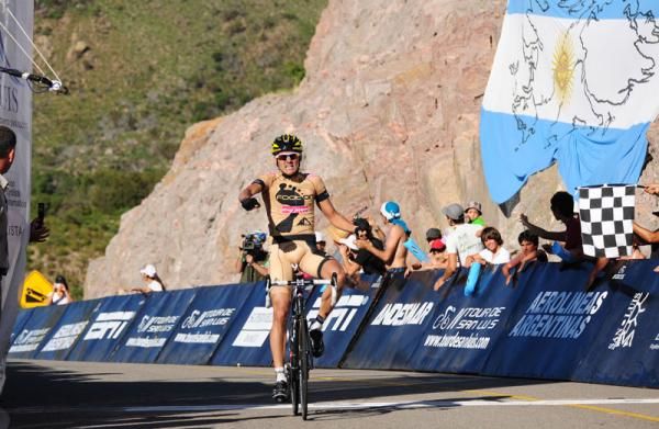 Rafael Valls (Footon-Servetto) wins atop the Mirador