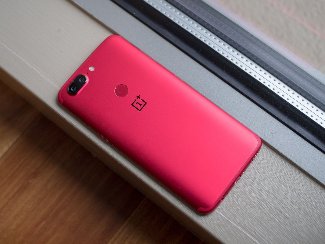 OnePlus 5T Lava Red