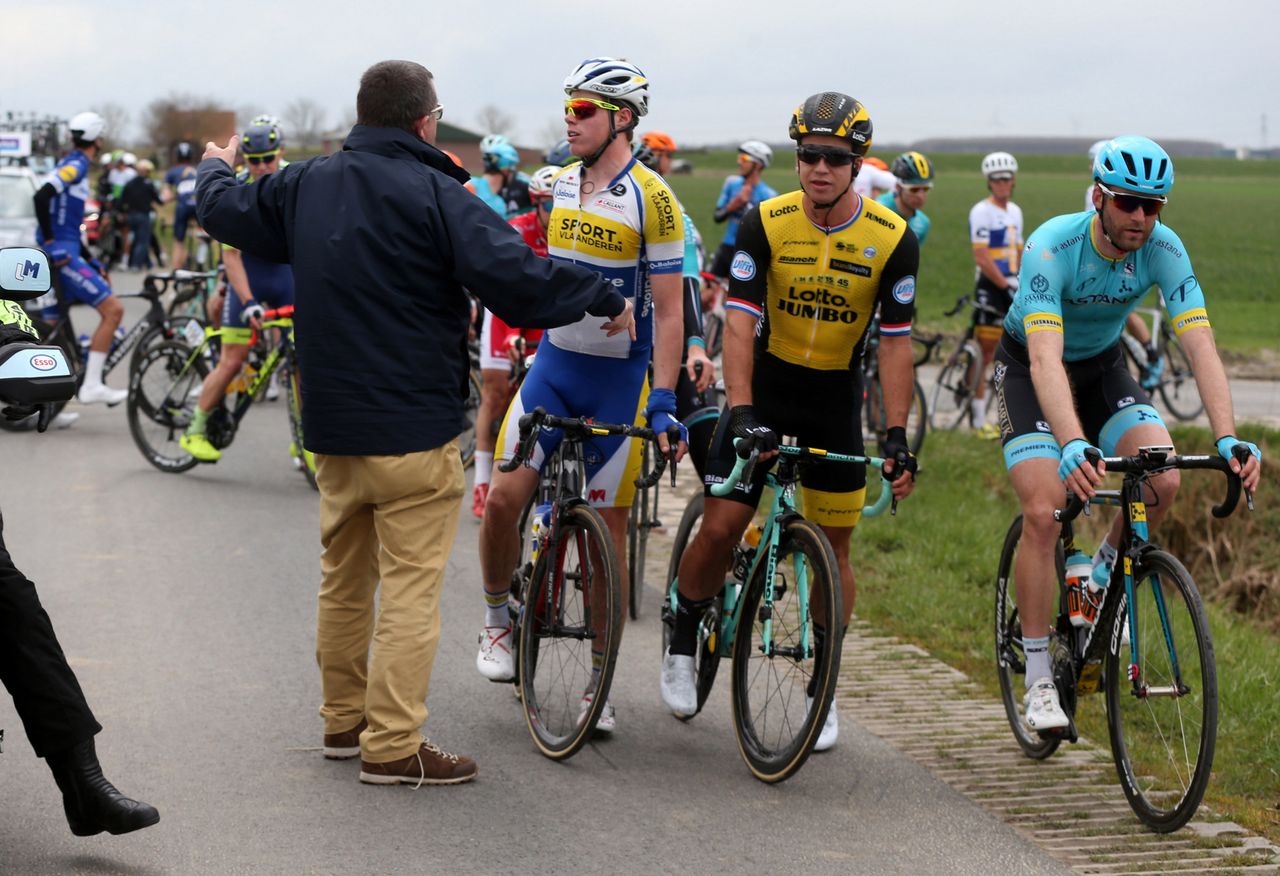 Riders are informed of their disqualification from the Scheldeprijs