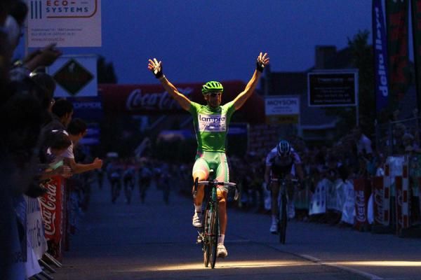 Petacchi wins the Wolvertem-Meise criterium.