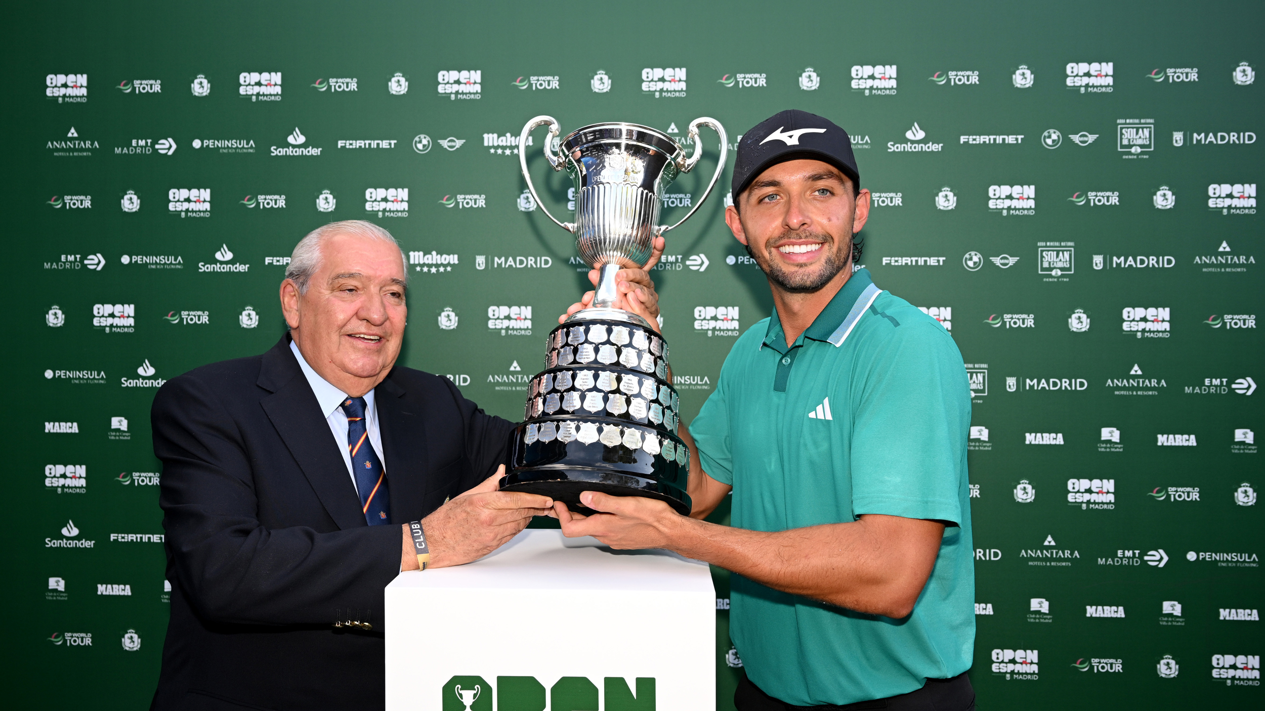 Marco Penge is presented with the Spanish Open trophy after his win in 2025