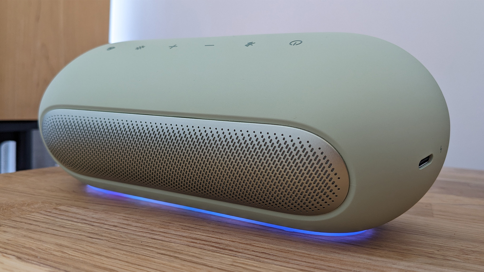 Harman Kardon Luna 2 wireless speaker