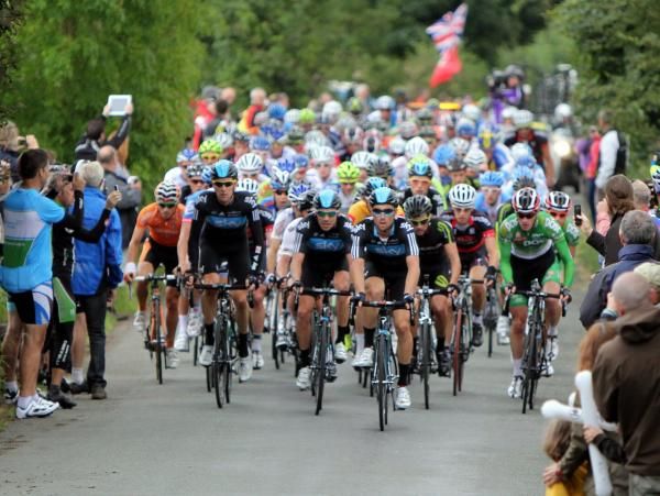 Team Sky leads the peloton on stage 2 of Tour of Britain