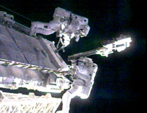 ISS Astronauts Install New Camera, Discard Probe in Spacewalk