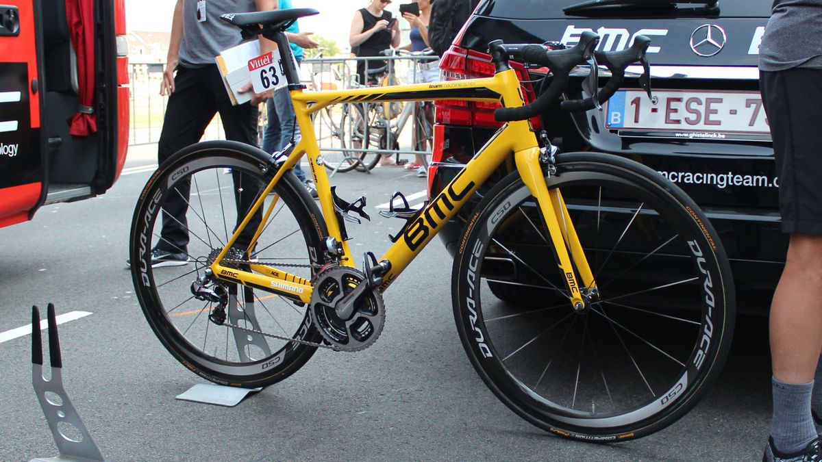 As with his standard race bike, the yellow SLR01 has Shimano Dura-Ace Di2, Shimano C50 wheels and Continental tubulars. We weighed his (red) race bike earlier this year at 7.03kg / 15.47lb