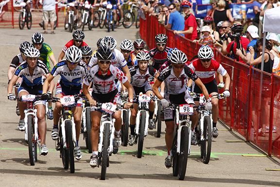 Emily Batty leads out the elite women's field