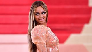 Beyonce Knowles participe au gala du Costume Institute « Manus x Machina : Fashion in an Age of Technology » au Metropolitan Museum of Art le 2 mai 2016 à New York.