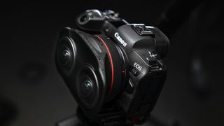 Canon RF 5.2mm F2.8L Dual Fisheye