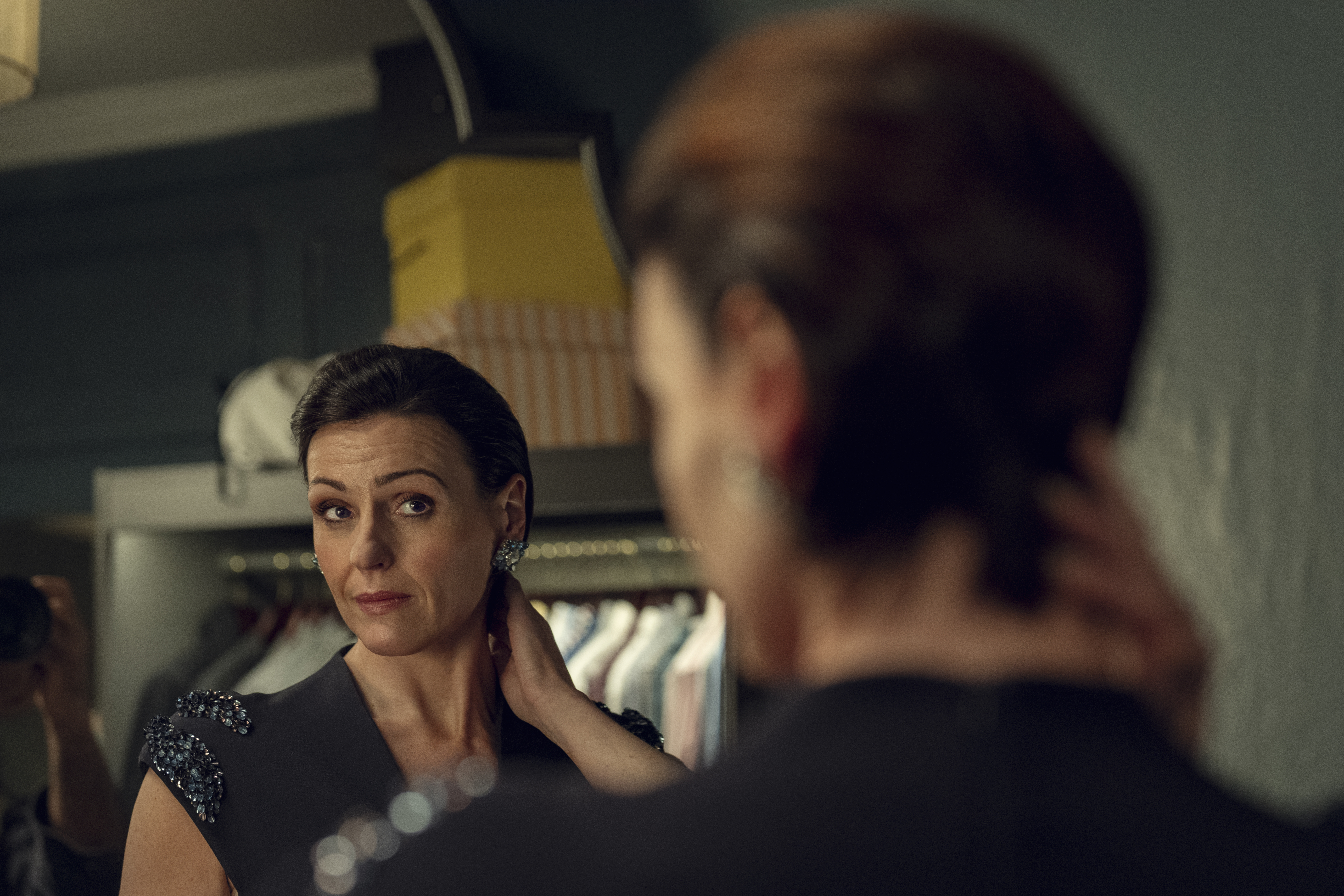 suranne jones as abigail looking in the mirror at her hair in hostage
